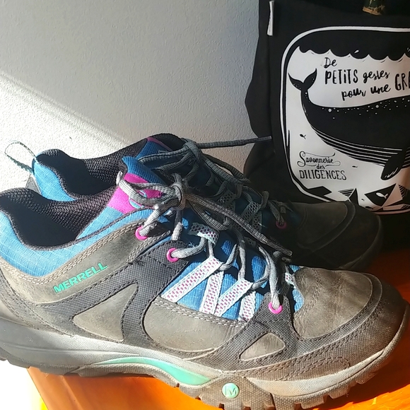 Walk shoes - Picture 1 of 3